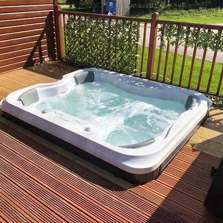 Chestnut With Hot Tub North Yorkshire Holiday home *
