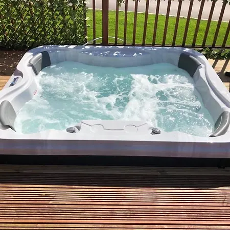 Chestnut With Hot Tub North Yorkshire