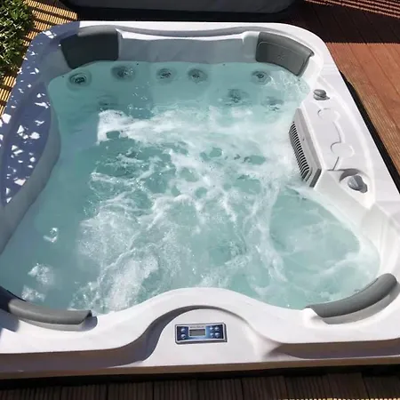 Chestnut With Hot Tub North Yorkshire * Malton