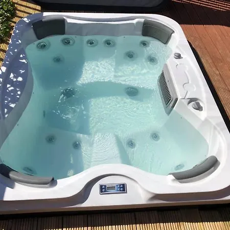 Chestnut With Hot Tub North Yorkshire Holiday home